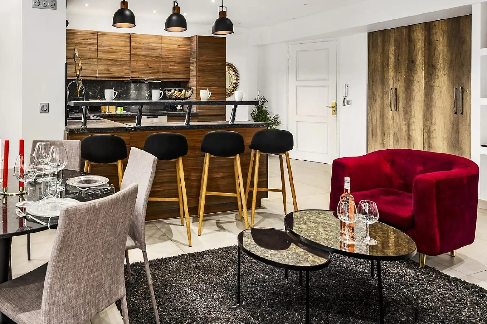 Gold Queen Cannes Apartment