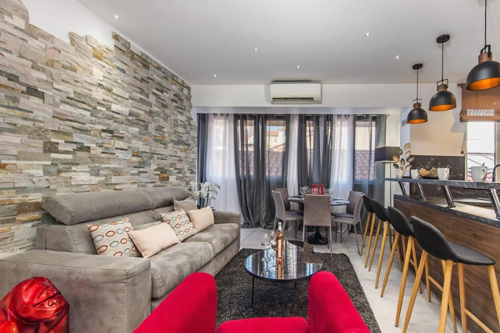 Gold Queen Cannes Apartment
